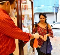 Foto de la galería: Comprar en California en tiempos de coronavirus: compromiso de vendedores y compradores