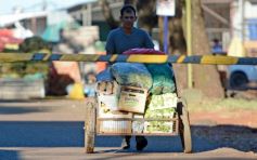 Foto de la galería: Menos compradores y más tensión en el Mercado Central