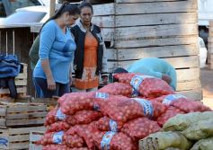 Foto de la galería: Menos compradores y más tensión en el Mercado Central