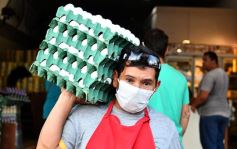 Foto de la galería: Menos compradores y más tensión en el Mercado Central