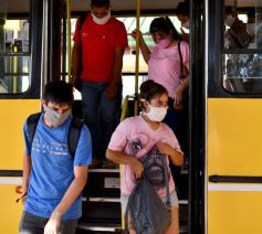 Foto de la galería: Servicios Urbanos, cuidando a los pasajeros en la terminal UNaM