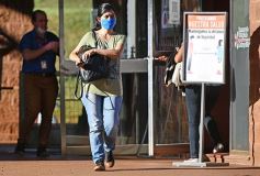 Foto de la galería: Servicios Urbanos, cuidando a los pasajeros en la terminal UNaM