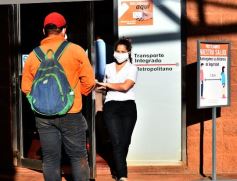 Foto de la galería: Servicios Urbanos, cuidando a los pasajeros en la terminal UNaM