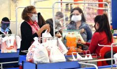 Foto de la galería: Los carritos solidarios fueron un éxito en los supermercados posadeños