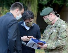 Foto de la galería: Rossi supervisó el despliegue de las Fuerzas Armadas en la lucha contra el coronavirus