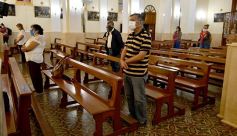 Foto de la galería: Cuarentena en Misiones: volvieron las misas y otras ceremonias de culto bajo estricto protocolo