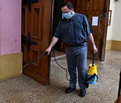 Foto de la galería: Cuarentena en Misiones: volvieron las misas y otras ceremonias de culto bajo estricto protocolo