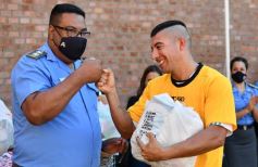 Foto de la galería: Fútbol, pasión y goles en el Torneo Integración de la Cárcel de Loreto