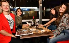 Foto de la galería: Noche de sábado en Oleg