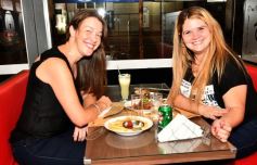 Foto de la galería: Noche de sábado en Oleg