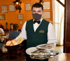 Foto de la galería: Mediodía de familias en el restaurante La Querencia, un clásico