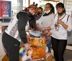 Foto de la galería: ACEFA agasajó a los niños en su día con golosinas y juguetes