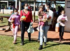 Foto de la galería: ACEFA agasajó a los niños en su día con golosinas y juguetes