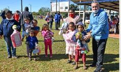 Foto de la galería: ACEFA agasajó a los niños en su día con golosinas y juguetes