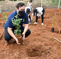 Foto de la galería: Carlos E. Enriquez S.A celebró el Día del Árbol plantando ejemplares en la Reserva Campo San Juan