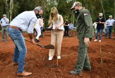Foto de la galería: Carlos E. Enriquez S.A celebró el Día del Árbol plantando ejemplares en la Reserva Campo San Juan