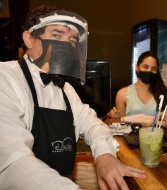 Foto de la galería: Noche de sábado en el coqueto restaurante El Rancho