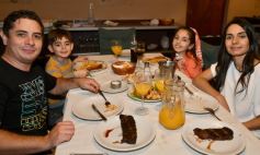 Foto de la galería: Noche de sábado en el coqueto restaurante El Rancho