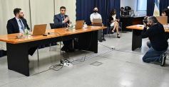 Foto de la galería: Los ministros Pérez y Kreimer pasaron por la Comisión de Presupuesto de la Cámara