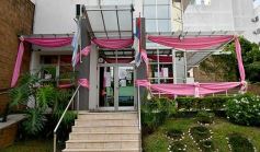 Foto de la galería: Fuerte campaña rosa para concientizar sobre el Cáncer de Mama, sobre la calle Bolívar de Posadas