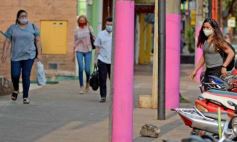 Foto de la galería: Fuerte campaña rosa para concientizar sobre el Cáncer de Mama, sobre la calle Bolívar de Posadas