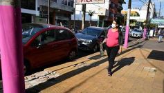 Foto de la galería: Fuerte campaña rosa para concientizar sobre el Cáncer de Mama, sobre la calle Bolívar de Posadas