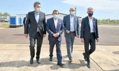 Sixto Fotografías. Sociedad. Visitas - Misiones y Nación firmaron un convenio para adquirir equipamiento destinado al Puerto de Posadas