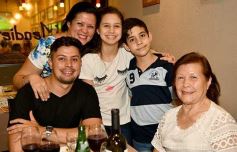 Foto de la galería: Noche de sábado en el complejo gastronómico Mendieta