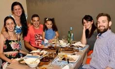 Foto de la galería: Noche de sábado en el complejo gastronómico Mendieta