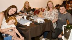 Foto de la galería: Noche de sábado en el complejo gastronómico Mendieta