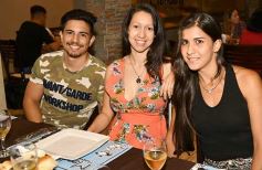 Foto de la galería: Noche de sábado en el complejo gastronómico Mendieta