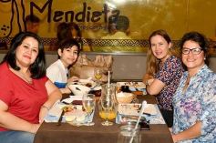 Foto de la galería: Noche de sábado en el complejo gastronómico Mendieta