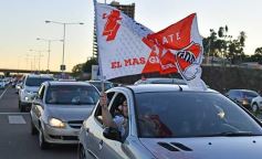 Foto de la galería: Hinchas de River recordaron la victoria ante Boca en Madrid con una caravana en Posadas