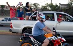 Foto de la galería: Hinchas de River recordaron la victoria ante Boca en Madrid con una caravana en Posadas