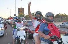 Foto de la galería: Hinchas de River recordaron la victoria ante Boca en Madrid con una caravana en Posadas