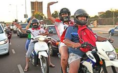 Foto de la galería: Hinchas de River recordaron la victoria ante Boca en Madrid con una caravana en Posadas