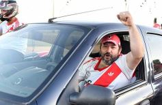 Foto de la galería: Hinchas de River recordaron la victoria ante Boca en Madrid con una caravana en Posadas