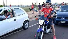 Foto de la galería: Hinchas de River recordaron la victoria ante Boca en Madrid con una caravana en Posadas