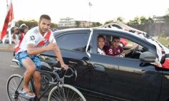 Foto de la galería: Hinchas de River recordaron la victoria ante Boca en Madrid con una caravana en Posadas