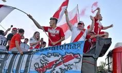 Foto de la galería: Hinchas de River recordaron la victoria ante Boca en Madrid con una caravana en Posadas