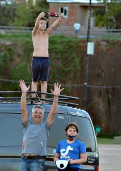 Foto de la galería: Hinchas de River recordaron la victoria ante Boca en Madrid con una caravana en Posadas