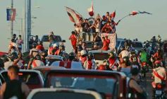 Foto de la galería: Hinchas de River recordaron la victoria ante Boca en Madrid con una caravana en Posadas