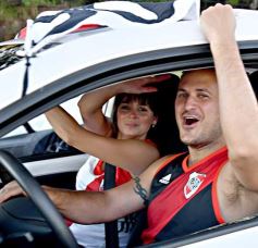 Foto de la galería: Hinchas de River recordaron la victoria ante Boca en Madrid con una caravana en Posadas