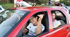 Foto de la galería: Hinchas de River recordaron la victoria ante Boca en Madrid con una caravana en Posadas