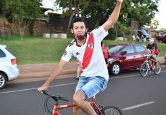 Foto de la galería: Hinchas de River recordaron la victoria ante Boca en Madrid con una caravana en Posadas