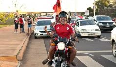 Foto de la galería: Hinchas de River recordaron la victoria ante Boca en Madrid con una caravana en Posadas