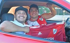 Foto de la galería: Hinchas de River recordaron la victoria ante Boca en Madrid con una caravana en Posadas