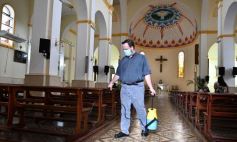Sixto Fotografías. Sociedad. Iglesia Catedral - Cuarentena en Misiones: volvieron las misas y otras ceremonias de culto bajo estricto protocolo