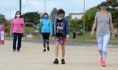 Sixto Fotografías. Sociedad. Varios - Unas 40 mil personas disfrutaron de la doble jornada de caminatas recreativas en Posadas
