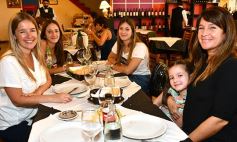 Sixto Fotografías. Sociedad. Varios - Mediodía de familias en el restaurante La Querencia, un clásico